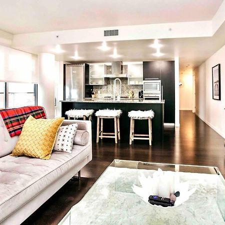 Victoria'S Best Location 2 Bedroom Luxe Condo Exterior photo