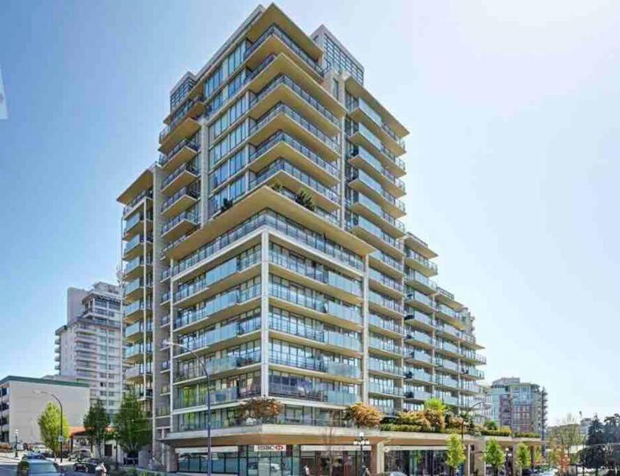 Victoria'S Best Location 2 Bedroom Luxe Condo Exterior photo